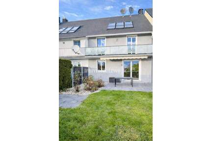 sofort verfügbar*Liebenswertes Reihenmittelhaus in Helmbrechts - Ihr neues Zuhause mit Weitblick* - Helmbrechts / Ort