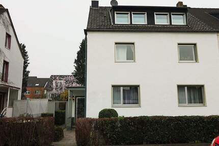 ***** 3-Familienhaus + zusätzlicher Bebauungsmöglichkeit - Erschließung aus Sackgasse***** - Köln Holweide