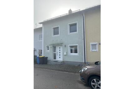 Reihenhaus mit neuer EBK, energiesparend, ruhig & zentral - Pfarrkirchen