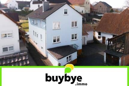 Strahlungen: Zweifamilienhaus mit Garten, Terrasse und Garage