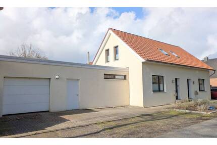 Großzügiges WOHNEN auf 190 qm plus 50 qm Einliegerwohnung ! - Oldenburg Tweelbäke