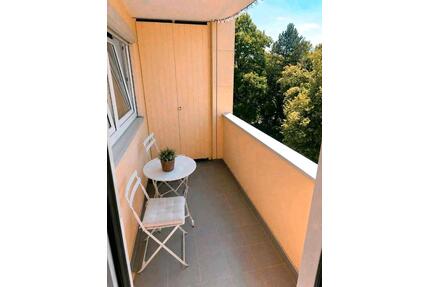 Großzügige 4-Zimmer-Wohnung mit Garage, Balkon, und Aufzug - Reutlingen Orschel-Hagen