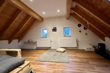 Zweifamilienhaus mit großer Scheune in Nossen