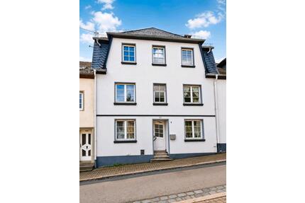 Wohnhaus mit Einliegerwohnung am Kurpark (provisionsfrei) - Manderscheid