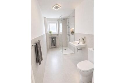 2ZKB, 3. OG, neu saniertes Bad mit Fenster, 59qm, Balkon - Neuburg an der Donau