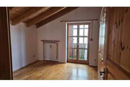 Großzügige 3-Zimmer-Wohnung - 1.200,00&nbsp;EUR Kaltmiete, ca.&nbsp; 86,00&nbsp;m&sup2; in Tuntenhausen (PLZ: 83104)