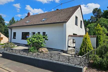 Freistehendes EinZwei-Familien-Haus in sonniger Höhenlage in Konz Könen