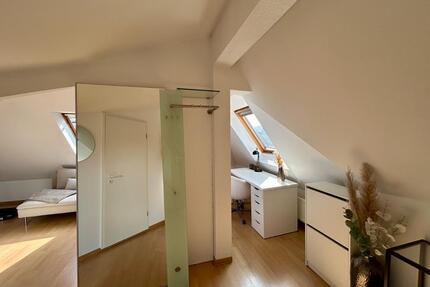 Helle Einzimmerwohnung zur Nachmiete, uninah mit Möbelübernahme - Homburg