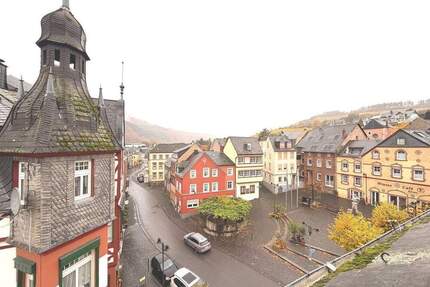 Frei ab sofort 3-Zimmer-Dachgeschosswohnung im 3. Obergeschoss (ohne Aufzug) neue Einbauküche - Traben-Trarbach