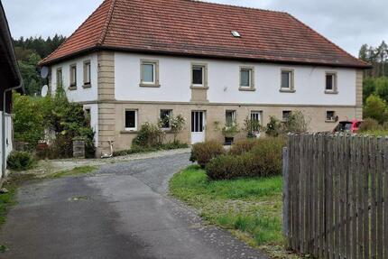 Alleinlage im Grünen bei Bayreuth. 6 Zimmer, DG ausbaubar. - Weidenberg