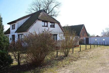 Haus und Grundstück mit Bauvoranfrage in prominenter Nachbarschaft - dem baltischen Stör - Born a. Darß
