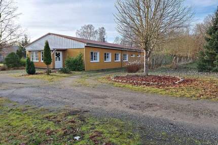 Großes Grundstück, Riesen-Garage, Stall - Großzügiges Wohnhaus in Greifswald-Ladebow