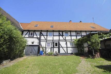 Vollvermietetes 4-Parteienhaus mit Wertsteigerungspotenzial unweit von Göttingen - Adelebsen Lödingsen