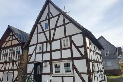 Einfamilienhaus, Ferienhaus mit Parkplatz vor der Tür - Willingshausen