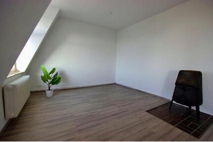Beste Aussicht unterm Dach: Stilvolle 2-Zimmer-Dachgeschosswohnung mit Kamin - Wilhelmshaven