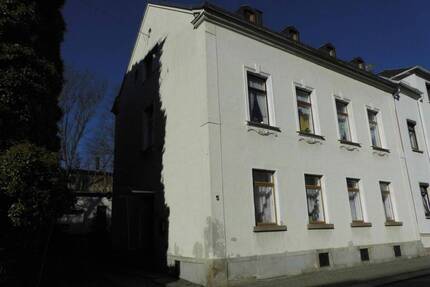 Größtenteils saniertes 3-Familienhaus mit Grundstück, Garage und Nebengebäude in ruhiger Stadtlage von Netzschkau zu ...