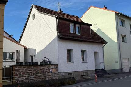 Seltene Gelegenheit: Zwei Häuser auf großem Grundstück mit Entwicklungspotenzial - Wiesloch