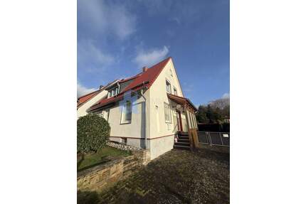 Sehr gepflegte und modernisierte Doppelhaushälfte in Staufenberg-Uschlag