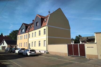 Liebevoll sanierte 4-Zimmer-Wohnung mit Balkon, Garten und Blick - Halle (Saale) Nietleben