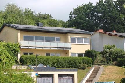 PROVISIONSFREI - Einfamilienhaus mit Garten und 2 Garagen - Neunkirchen Heinitz