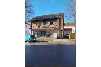 Verkauf eines Wohnhauses mit gut vermieteter Gewerbeeinheit in Singen - Singen / Hohentwiel