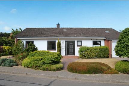 Wunderschöner Bungalow mit 4,5-Zimmern, tollem Garten & Kanalnähe - Osterrönfeld