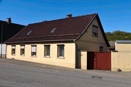 freistehendes Einfamilienhaus - 45.000,00&nbsp;EUR Kaufpreis, ca.&nbsp; 125,00&nbsp;m&sup2; in Ahlsdorf (PLZ: 06313)