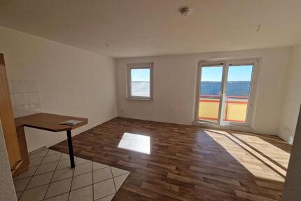 **JETZT EINZIEHEN** 2-Zimmer-Wohnung Balkon Bad mit Dusche Fahrstuhl EBK ab sofort - Cottbus Sachsendorf