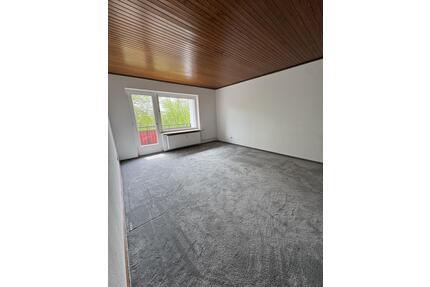 2-Zimmer-Wohnung mit Einbauküche, Balkon in guter Lage nur wenige Min. vom Bahnhof entfernt - Lentföhrden