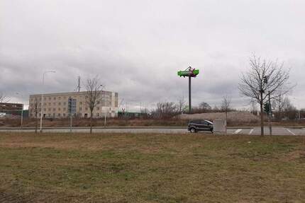 + Baugrundstück mit Altbau in Halle + nahe gelegen an der A143 + - Halle (Saale) Versorgungsgebiet