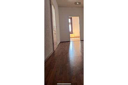 *Helle* 4 Zimmer Wohnung Gotha - 980,00&nbsp;EUR Kaltmiete, ca.&nbsp; 127,00&nbsp;m&sup2; in Waltershausen (PLZ: 99880)