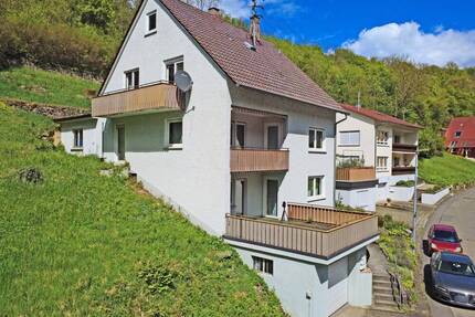 Renovierungsbedürftiges Zweifamilienhaus mit Garage in ruhiger Hanglage - Neudenau / Herbolzheim (Jagst)