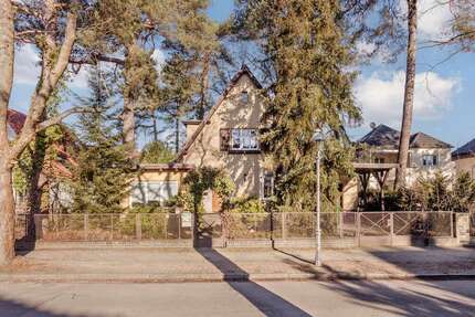 Haus zum Kaufen in Berlin-Nikolassee 987.000,00 € 141.68 m²