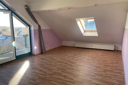 Helle geräumige 2 Zimmer Wohnung, Kü, Bad, WC, Extraflur, Balkon - Niederwörresbach