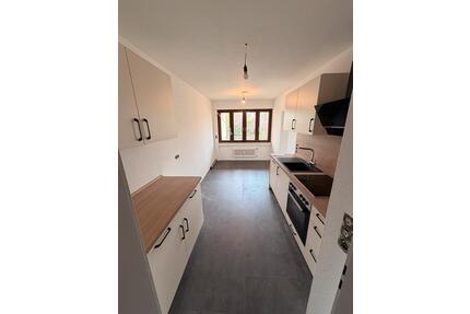 Erstbezug nach Sanierung-3 ZKB mit Balkon, Küche, 2 Stellpl. uvm - Trier Nord