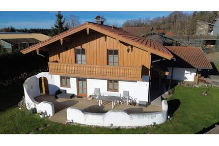 Äußerst gepflegtes Landhaus mit Einliegerwohnung in absolut ruhiger Lage - Chieming / Fehling