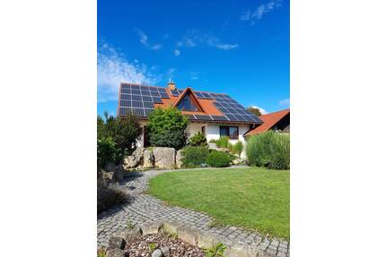 Stilvolles Einfamilienhaus in Ortsrandlage mit Garten, Terrassen und Wellnessbereich - Billigheim-Ingenheim