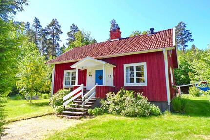 Typisch rot-weißes Schwedenhaus 