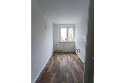 frisch sanierte 2-Raumwohnung, Küche u. Bad mit Fenster - Halle (Saale) Halle-Neustadt
