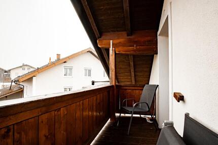 1 Zimmer Wohnung mit Balkon - 650,00&nbsp;EUR Kaltmiete, ca.&nbsp; 25,00&nbsp;m&sup2; in Vogtareuth (PLZ: 83569)