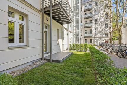 Nahe Savigny-Platz: Kernsanierte und sehr helle 2-Zimmer-Wohnung mit Terrasse - Berlin Charlottenburg
