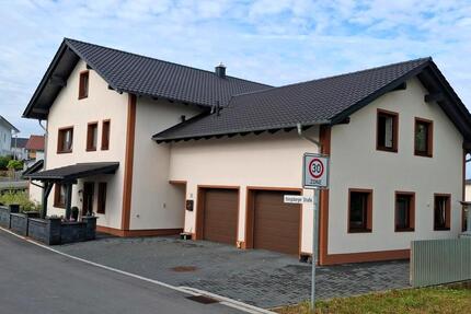 Einfamilienhaus mit Einliegerwohnung. - Bogen
