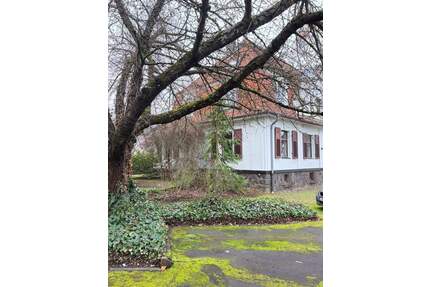 Großes Haupthaus trifft charmantes Nebenhaus mit Sanierungsbedarf - Linden Leihgestern