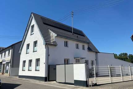 Haus zum Mieten in Maudach 2.300,00 € 180 m²