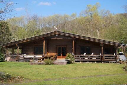 Exklusives Holzblockhaus mit Gästehaus und 8.000qm Grundstück - Waldfischbach-Burgalben