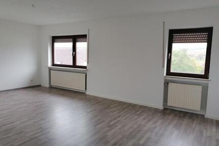 3-Zimmer Wohnung mit Einbauküche, Bad und Balkon - Schrecksbach