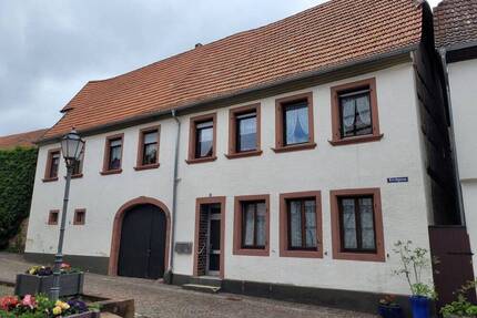 Geräumiges Familiendomizil mit Balkon in Bad Bergzabern
