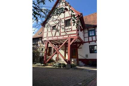 Historisches Fachwerkhaus mit Einliegerwohnung & Scheune im Herzen von Oberderdingen