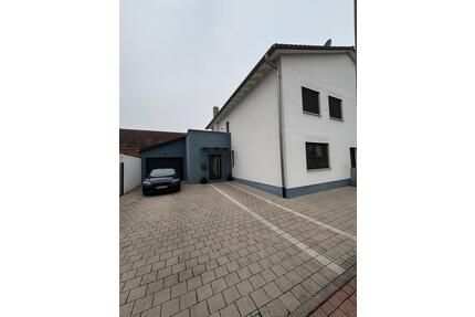 Moderne Doppelhaushälfte mit hochwertiger Ausstattung in Breisach - Breisach am Rhein