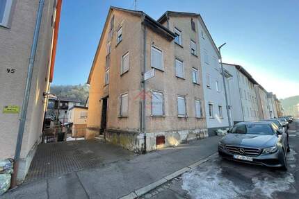 Große sanierungsbedürftigte Doppelhaushälfte mit 3 Einheiten und Gewerbeanteil - Tuttlingen